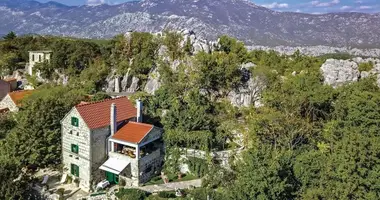 2 bedroom house in Grad Omis, Croatia