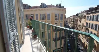 3 bedroom apartment in Nice, France