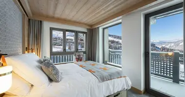 Chalet 4 bedrooms in Courchevel, France