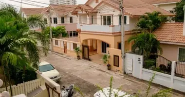 Villa 3 bedrooms in Pattaya City, Thailand