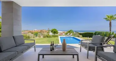 4 bedroom house in Manilva, Spain