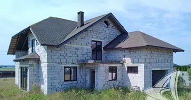 Casa en Carnaucycki sielski Saviet, Belarús