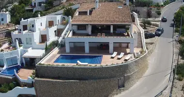 Villa 5 bedrooms in Teulada, Spain