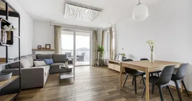 Mieszkanie 4 pokoi w Warszawa, Polska