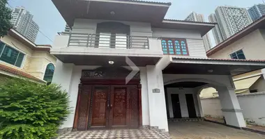 Villa de 4 habitaciones en Sangkat Phsar Daeum Thkov, Camboya