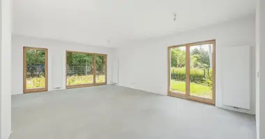 Wohnung 4 zimmer in Warschau, Polen