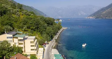Hôtel 728 m² dans Muo, Monténégro