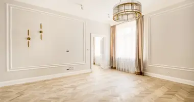 Mieszkanie 3 pokoi w Warszawa, Polska