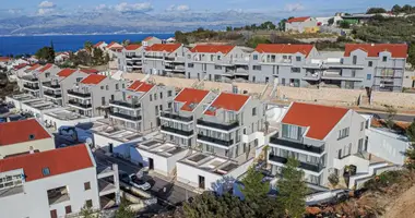 Квартира 2 комнаты в Opcina Sutivan, Хорватия