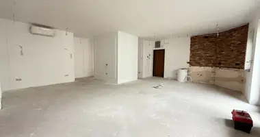 Mieszkanie 4 pokoi w Warszawa, Polska