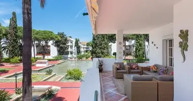 3 bedroom apartment in Estepona, Spain