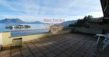 Mieszkanie 3 pokoi w Stresa, Włochy