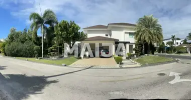 Villa 4 zimmer in Friusa, Dominikanische Republik