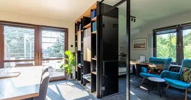 Commercial property 180 m² in Warsaw, Poland