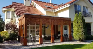 Dom 8 pokojów w Piaseczno, Polska