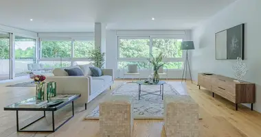 5 bedroom apartment in Barcelona, Spain
