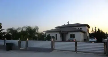 5 bedroom house in Zygi, Cyprus
