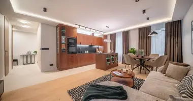 Mieszkanie 5 pokojów w Warszawa, Polska