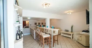 Wohnung 3 Schlafzimmer in Rafailovici, Montenegro