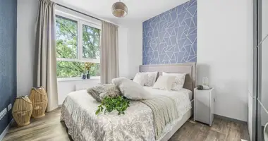 Mieszkanie 4 pokoi w Warszawa, Polska