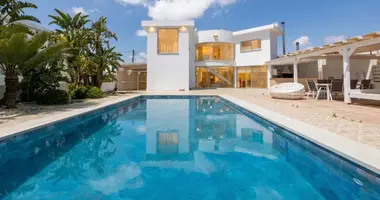 5 bedroom apartment in Aradippou, Cyprus