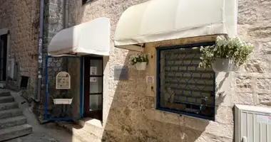 Villa 1 room in Miami, United States