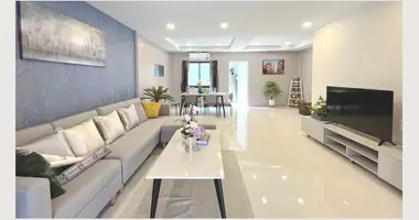 3 bedroom townthouse in Huai Yai, Thailand