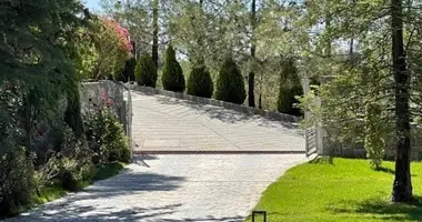 5 bedroom apartment in Moniatis, Cyprus