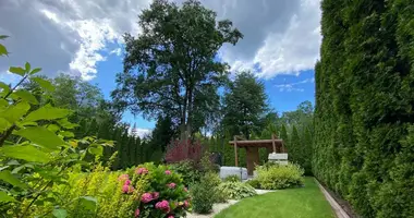 8 room house in Zielonka, Poland