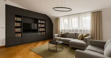 Квартира 3 комнаты в Варшава, Польша
