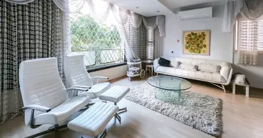 Mieszkanie 4 pokoi w Tel-Awiw, Izrael