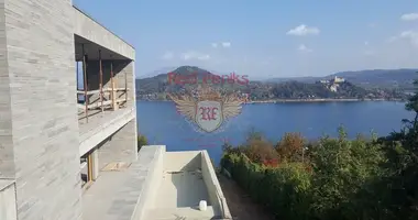 Villa 4 habitaciones en Arona, Italia