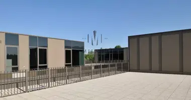 A business premise with a spacious terrace в Upravna Enota Ljubljana, Словения