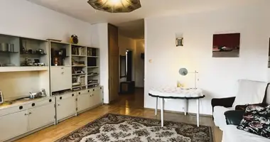 Mieszkanie 3 pokoi w Warszawa, Polska