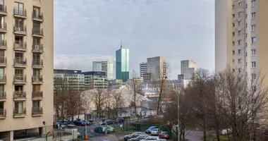 Mieszkanie 3 pokoi w Warszawa, Polska