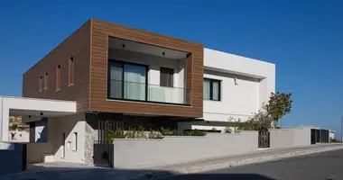 5 bedroom house in Demos Agiou Athanasiou, Cyprus