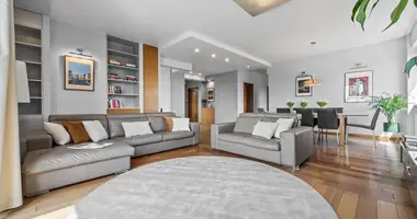 Wohnung 4 zimmer in Warschau, Polen
