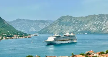 2 bedroom apartment in Dobrota, Montenegro