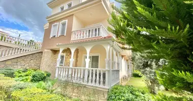 Villa 4 bedrooms in Muratpasa, Turkey