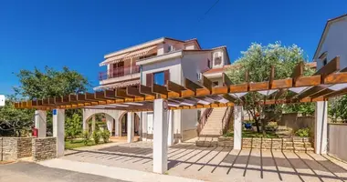 Hotel 282 m² in Omisalj, Kroatien