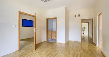 Mieszkanie 3 pokoi w Warszawa, Polska