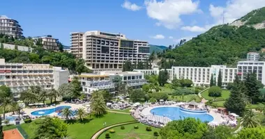 Wohnung 4 Schlafzimmer in Budva, Montenegro