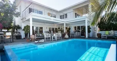 4 bedroom apartment in Demos Agiou Athanasiou, Cyprus