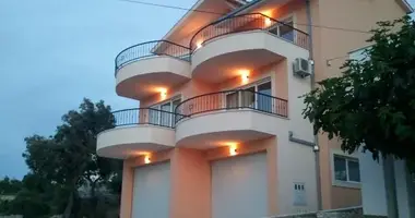 Hotel 261 m² in Opcina Rogoznica, Kroatien