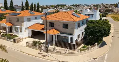 Apartamento 4 habitaciones en Latsia, Chipre