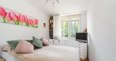 Mieszkanie 3 pokoi w Warszawa, Polska