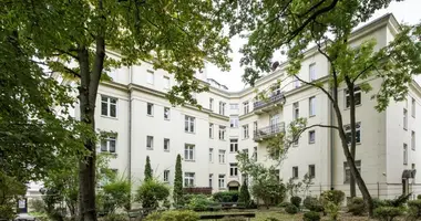 Квартира 4 комнаты в Варшава, Польша