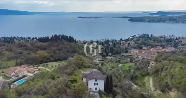 Villa 12 zimmer in Gardone Riviera, Italien