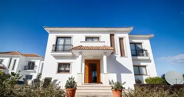 Villa 5 bedrooms in Girne Belediyesi, Northern Cyprus