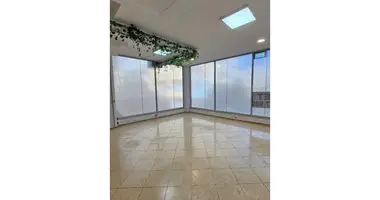 Büro 136 m² in Tirana, Albanien